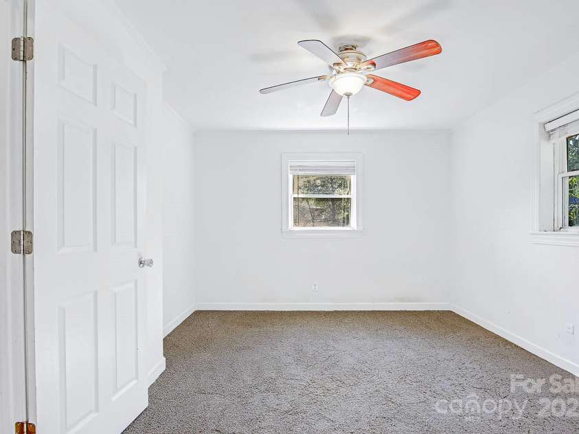 4820 Mooresville Road, Kannapolis, NC 28081.  MLS# CAR4277263, YatesRealty ID 26008. 