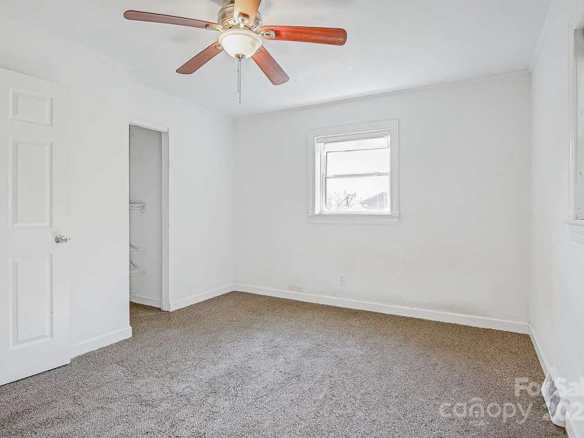 4820 Mooresville Road, Kannapolis, NC 28081.  MLS# CAR4277263, YatesRealty ID 26008. 