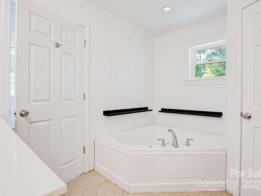 4820 Mooresville Road, Kannapolis, NC 28081.  MLS# CAR4277263, YatesRealty ID 26008. 