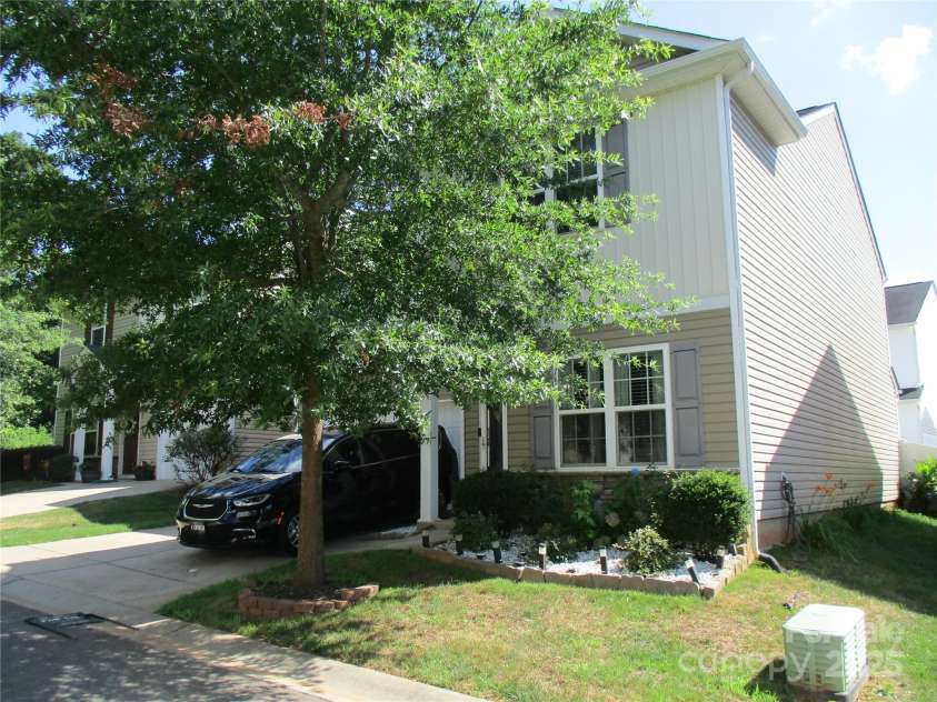 4008 Tulocay Lane, Charlotte, NC 28215.  MLS# CAR4281045, YatesRealty ID 26009. 