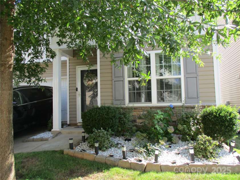 4008 Tulocay Lane, Charlotte, NC 28215.  MLS# CAR4281045, YatesRealty ID 26009. 