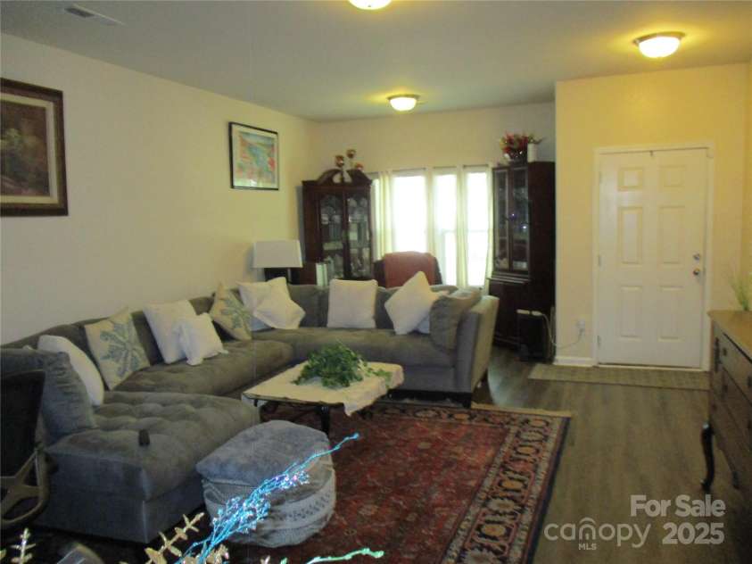 4008 Tulocay Lane, Charlotte, NC 28215.  MLS# CAR4281045, YatesRealty ID 26009. 