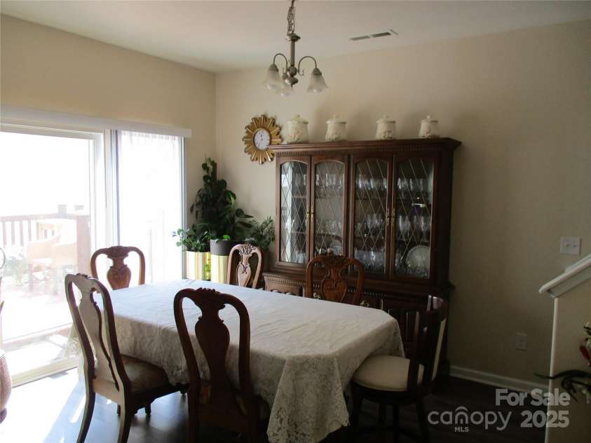 4008 Tulocay Lane, Charlotte, NC 28215.  MLS# CAR4281045, YatesRealty ID 26009. 
