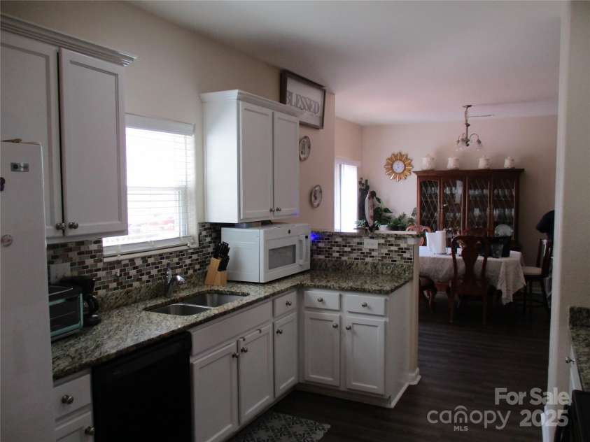 4008 Tulocay Lane, Charlotte, NC 28215.  MLS# CAR4281045, YatesRealty ID 26009. 