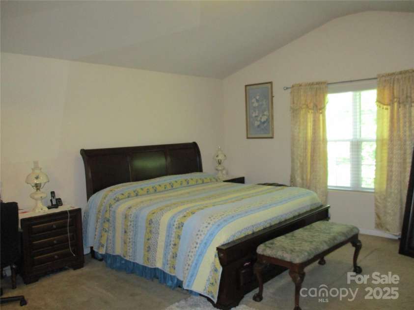 4008 Tulocay Lane, Charlotte, NC 28215.  MLS# CAR4281045, YatesRealty ID 26009. 
