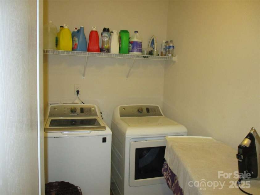 4008 Tulocay Lane, Charlotte, NC 28215.  MLS# CAR4281045, YatesRealty ID 26009. 