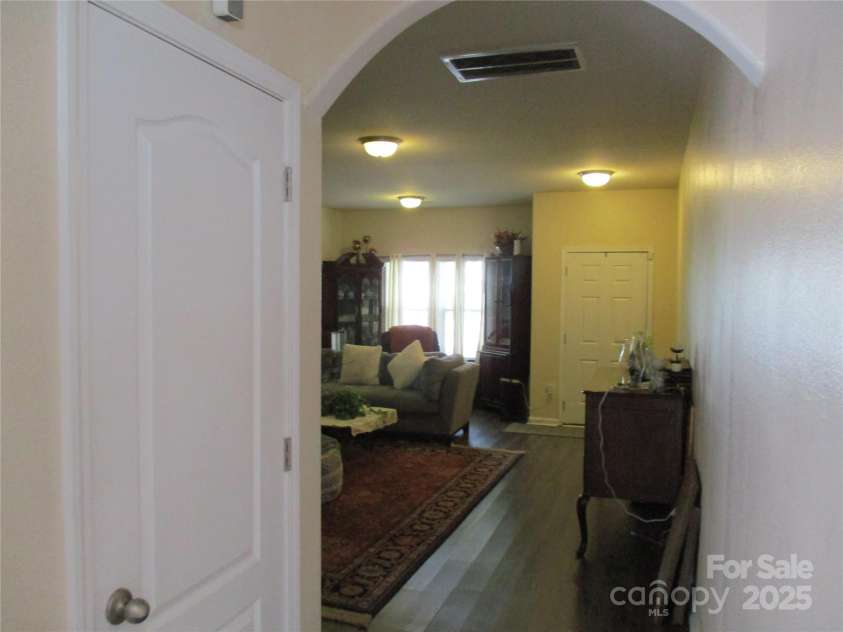 4008 Tulocay Lane, Charlotte, NC 28215.  MLS# CAR4281045, YatesRealty ID 26009. 