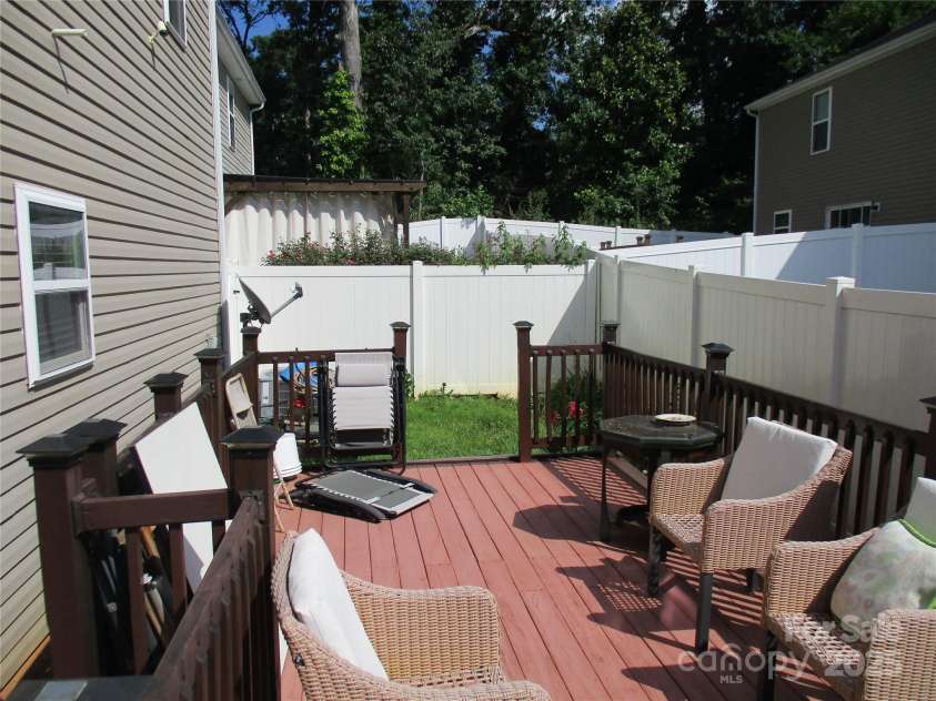 4008 Tulocay Lane, Charlotte, NC 28215.  MLS# CAR4281045, YatesRealty ID 26009. 