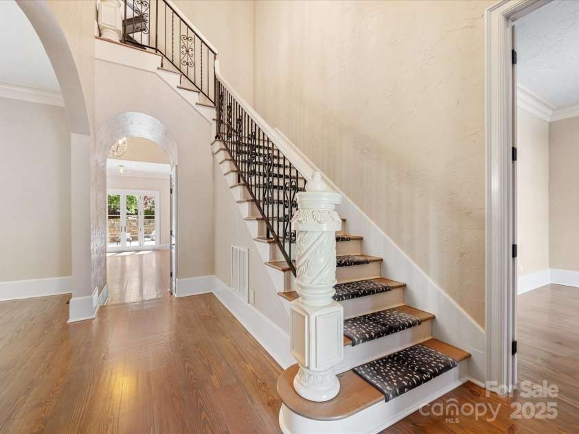 703 Sainte Rose Lane, Charlotte, NC 28226.  MLS# CAR4280610, YatesRealty ID 26011. 
