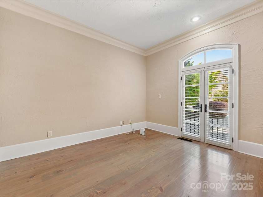 703 Sainte Rose Lane, Charlotte, NC 28226.  MLS# CAR4280610, YatesRealty ID 26011. 