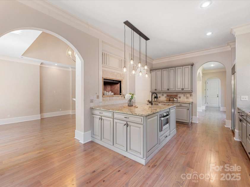 703 Sainte Rose Lane, Charlotte, NC 28226.  MLS# CAR4280610, YatesRealty ID 26011. 