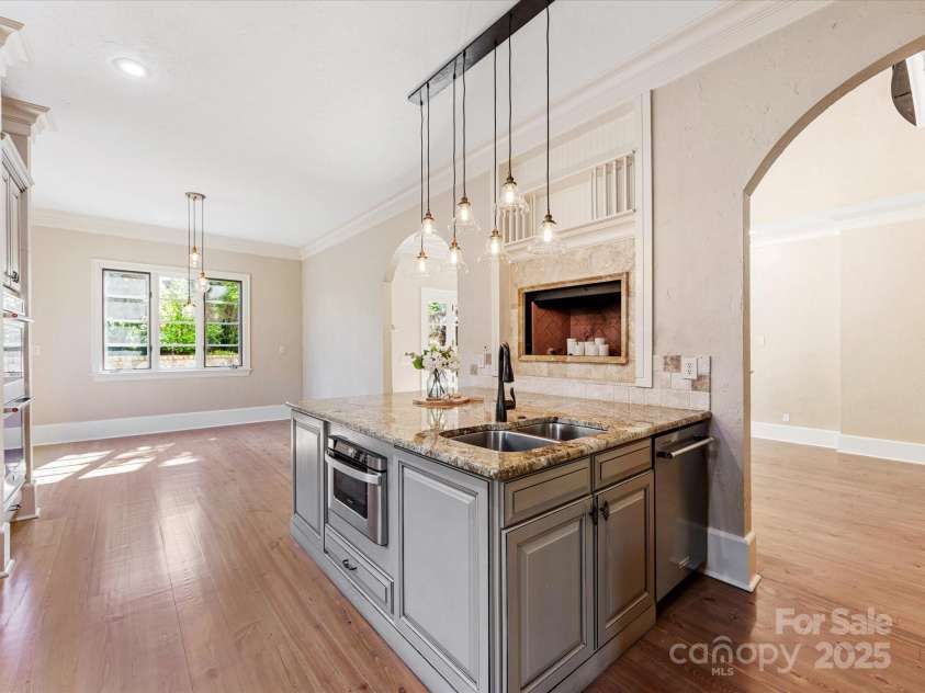 703 Sainte Rose Lane, Charlotte, NC 28226.  MLS# CAR4280610, YatesRealty ID 26011. 