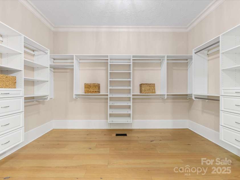 703 Sainte Rose Lane, Charlotte, NC 28226.  MLS# CAR4280610, YatesRealty ID 26011. 