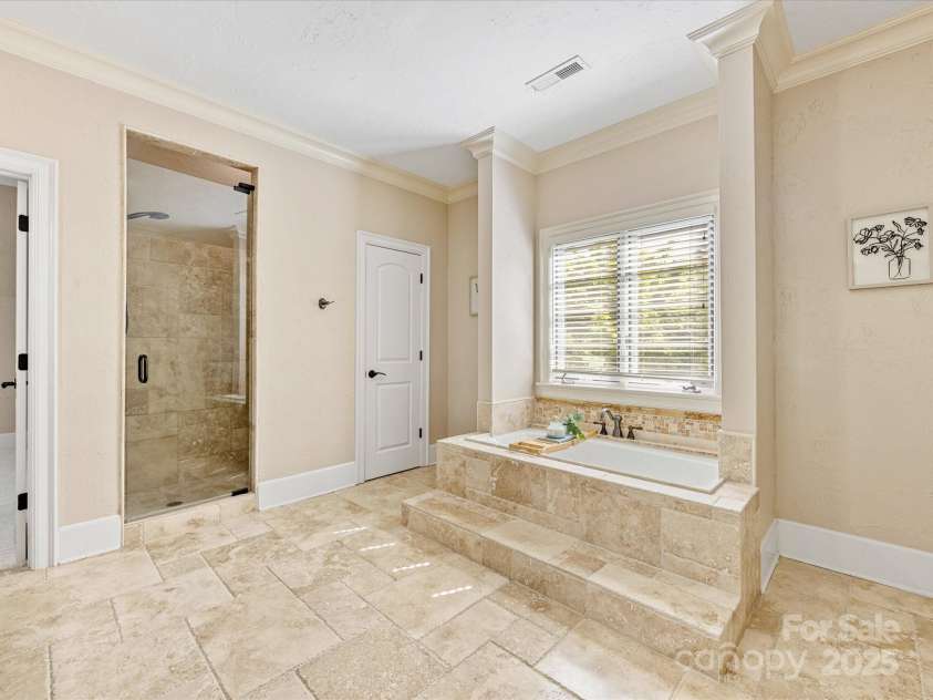 703 Sainte Rose Lane, Charlotte, NC 28226.  MLS# CAR4280610, YatesRealty ID 26011. 