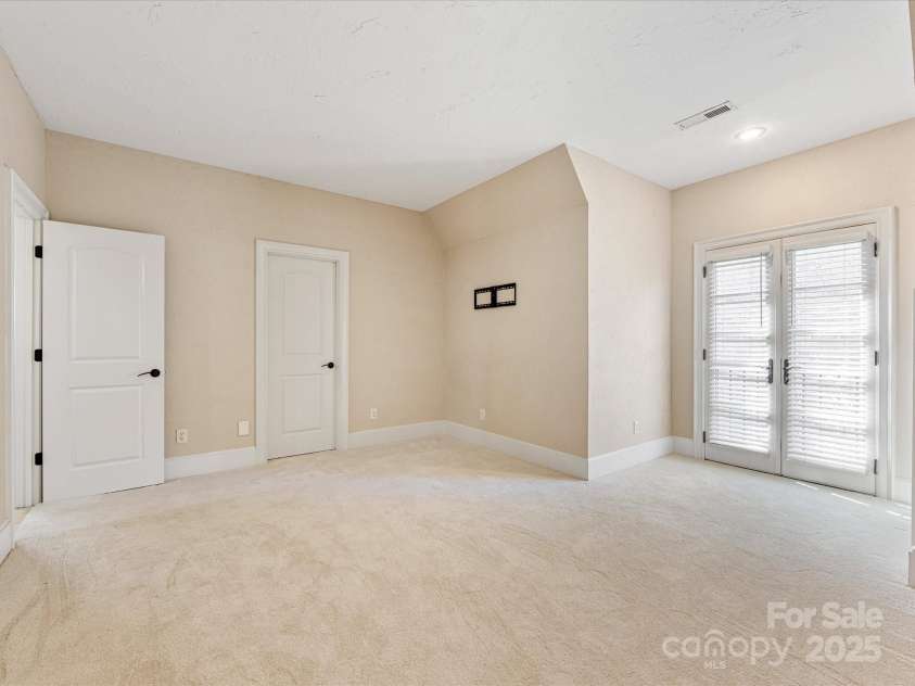 703 Sainte Rose Lane, Charlotte, NC 28226.  MLS# CAR4280610, YatesRealty ID 26011. 