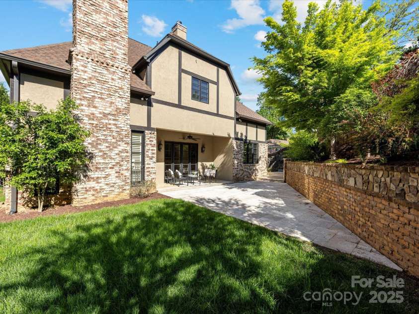 703 Sainte Rose Lane, Charlotte, NC 28226.  MLS# CAR4280610, YatesRealty ID 26011. 