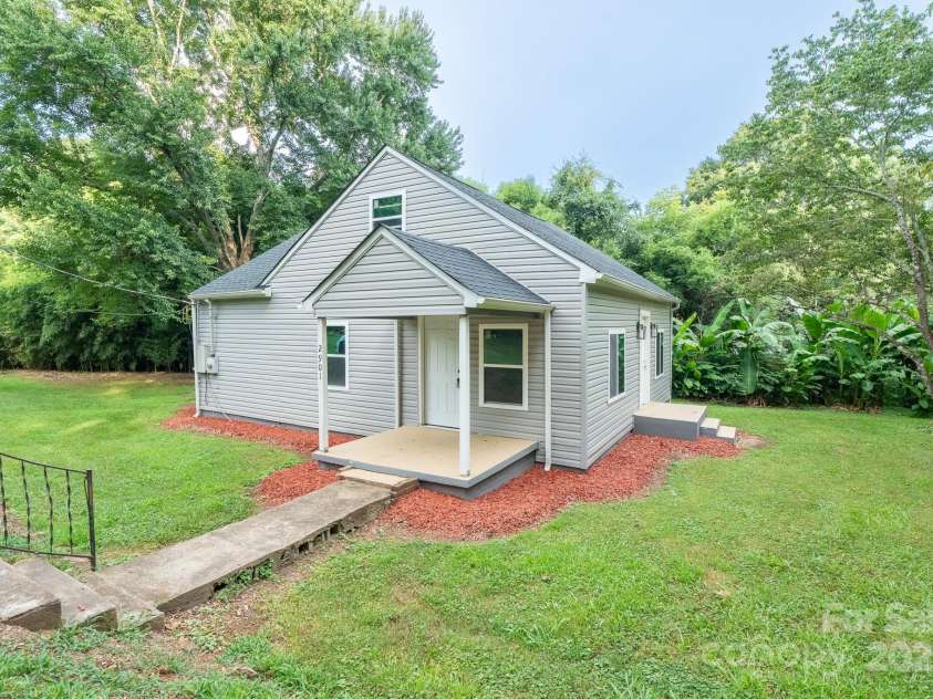 2901 Shipp Avenue, Newton, NC 28658.  MLS# CAR4266618, YatesRealty ID 26012. 