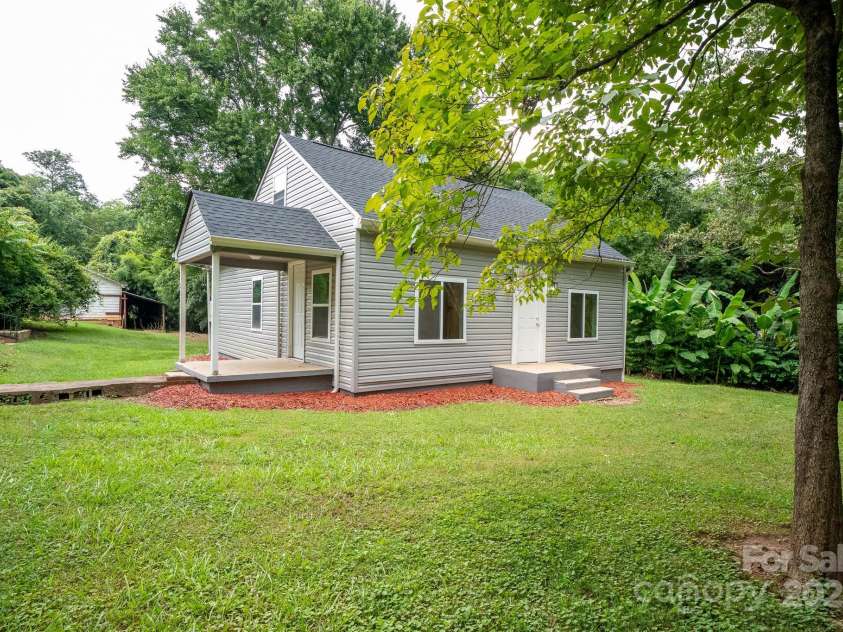 2901 Shipp Avenue, Newton, NC 28658.  MLS# CAR4266618, YatesRealty ID 26012. 