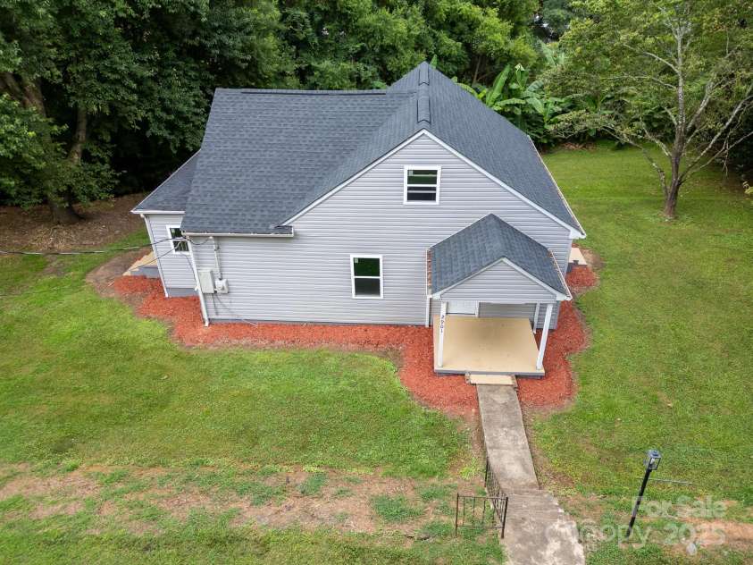 2901 Shipp Avenue, Newton, NC 28658.  MLS# CAR4266618, YatesRealty ID 26012. 