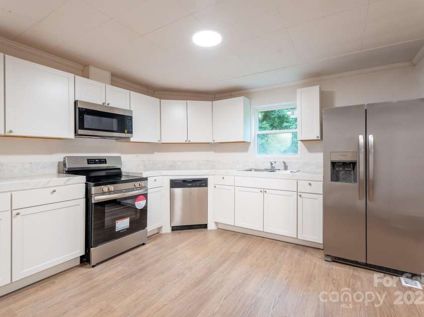 2901 Shipp Avenue, Newton, NC 28658.  MLS# CAR4266618, YatesRealty ID 26012. 