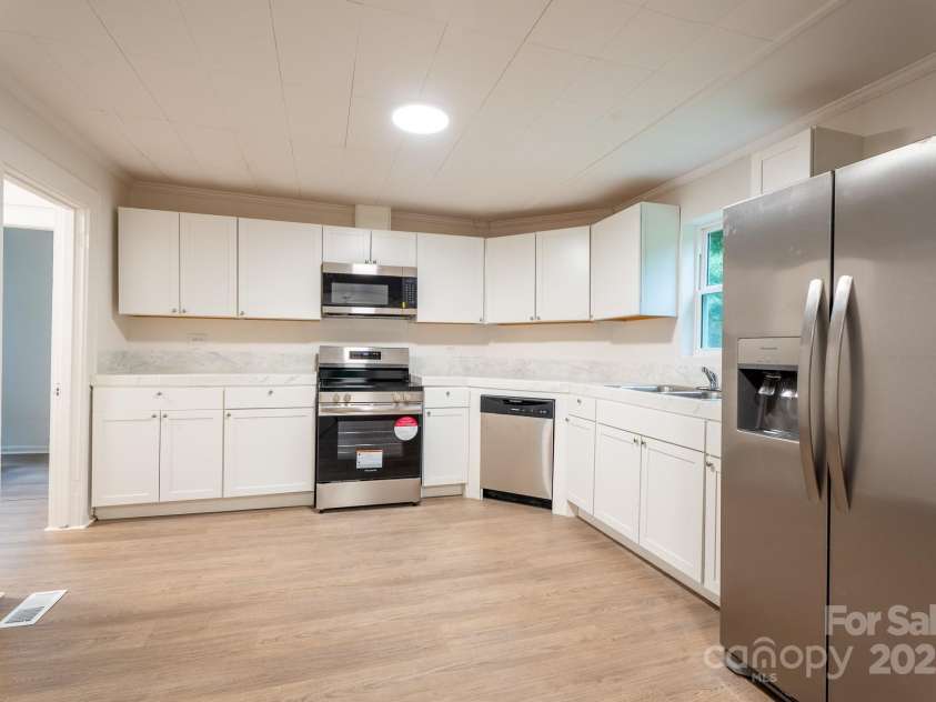 2901 Shipp Avenue, Newton, NC 28658.  MLS# CAR4266618, YatesRealty ID 26012. 