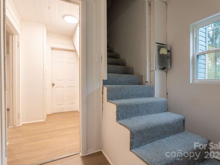 2901 Shipp Avenue, Newton, NC 28658.  MLS# CAR4266618, YatesRealty ID 26012. 