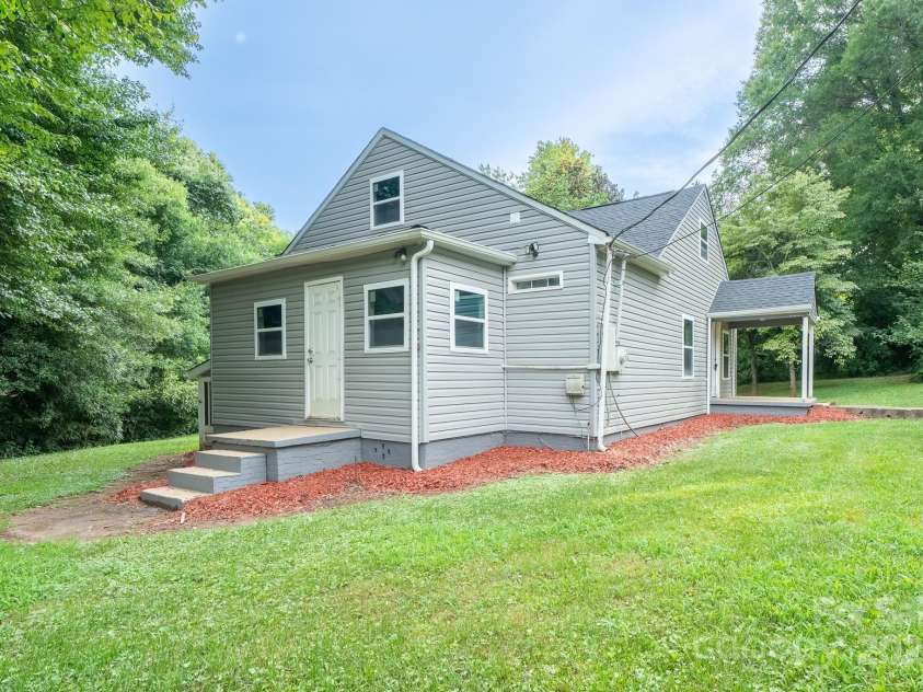 2901 Shipp Avenue, Newton, NC 28658.  MLS# CAR4266618, YatesRealty ID 26012. 