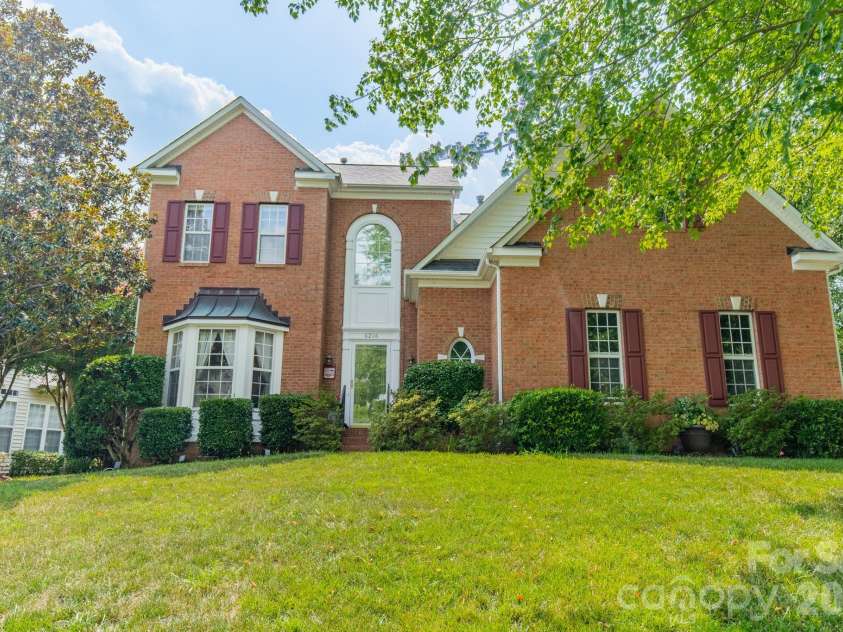 6216 Creek Breeze Road, Charlotte, NC 28269.  MLS# CAR4369995, YatesRealty ID 26012. 