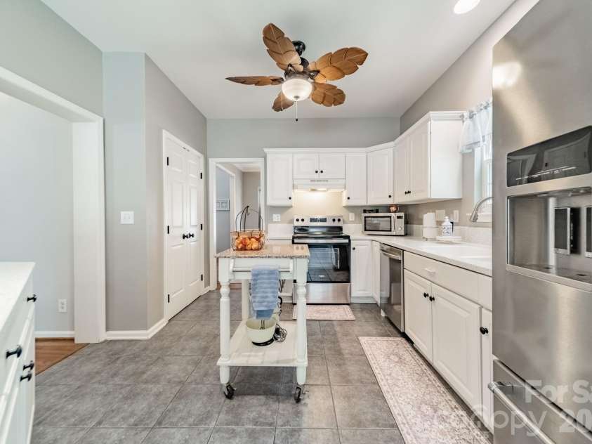6216 Creek Breeze Road, Charlotte, NC 28269.  MLS# CAR4369995, YatesRealty ID 26012. 