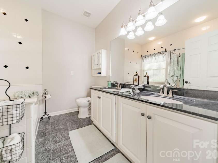 6216 Creek Breeze Road, Charlotte, NC 28269.  MLS# CAR4369995, YatesRealty ID 26012. 