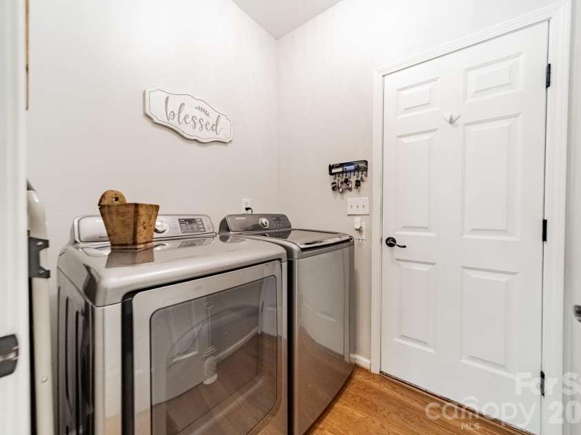 6216 Creek Breeze Road, Charlotte, NC 28269.  MLS# CAR4369995, YatesRealty ID 26012. Laundry on main