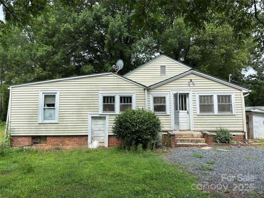 30497 Orchard Lane, Albemarle, NC 28001.  MLS# CAR4281888, YatesRealty ID 26013. 