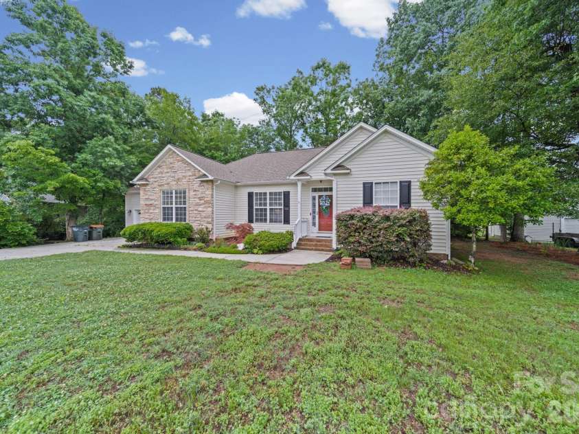 4046 Navajo Court, Rock Hill, SC 29732.  MLS# CAR4386629, YatesRealty ID 26015. 