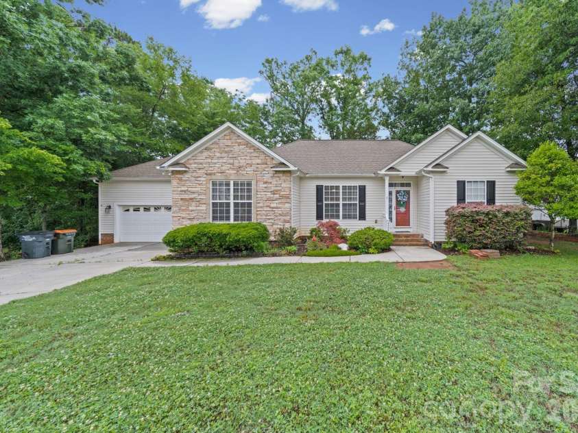 4046 Navajo Court, Rock Hill, SC 29732.  MLS# CAR4386629, YatesRealty ID 26015. 