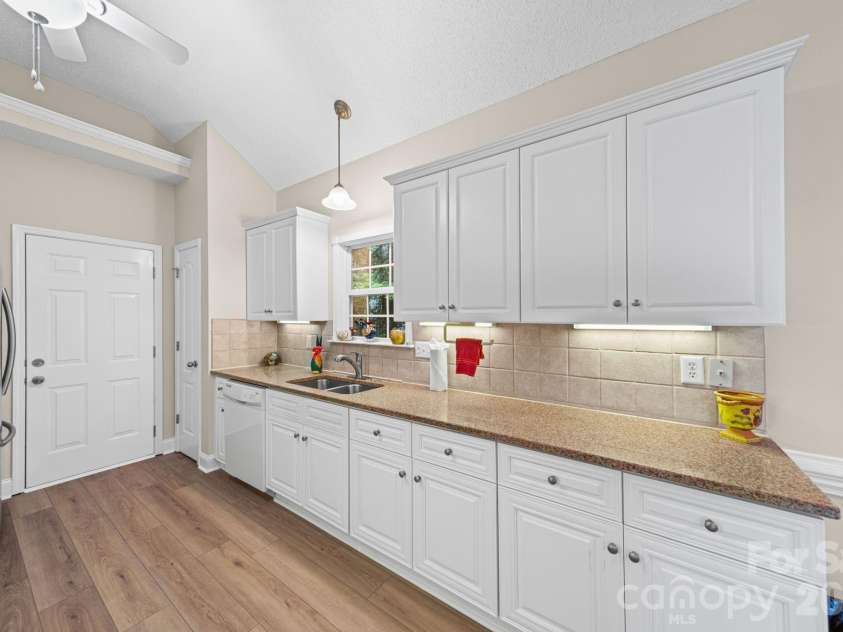 4046 Navajo Court, Rock Hill, SC 29732.  MLS# CAR4386629, YatesRealty ID 26015. 