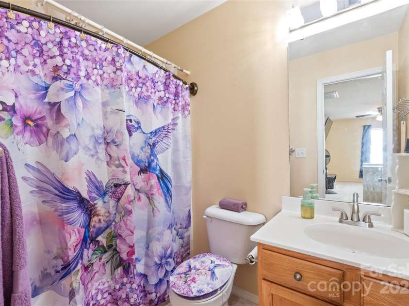 8618 Redding Glen Avenue, Charlotte, NC 28216.  MLS# CAR4276008, YatesRealty ID 26015. 