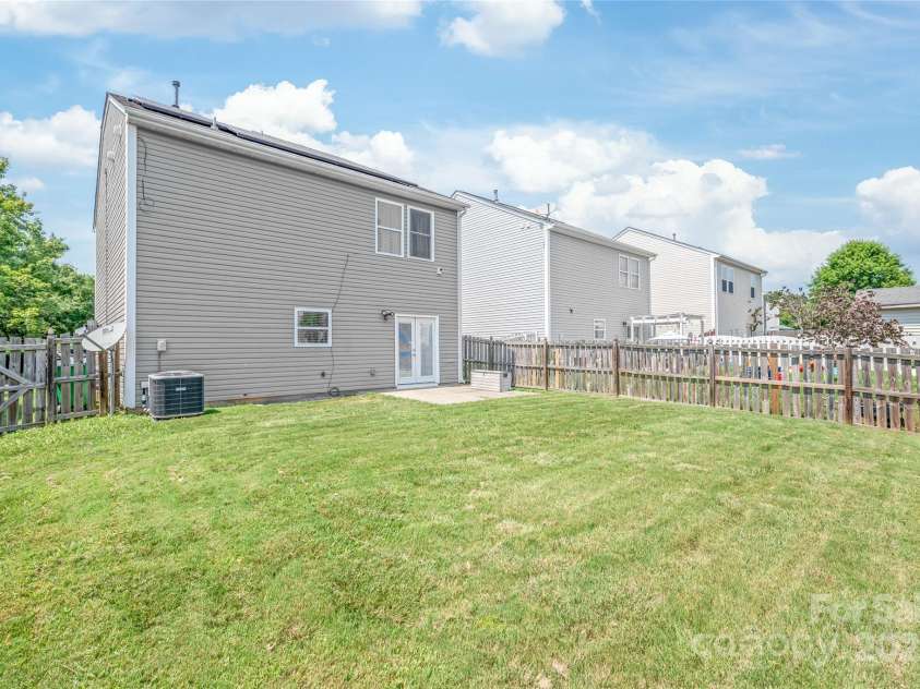 8618 Redding Glen Avenue, Charlotte, NC 28216.  MLS# CAR4276008, YatesRealty ID 26015. Backyard