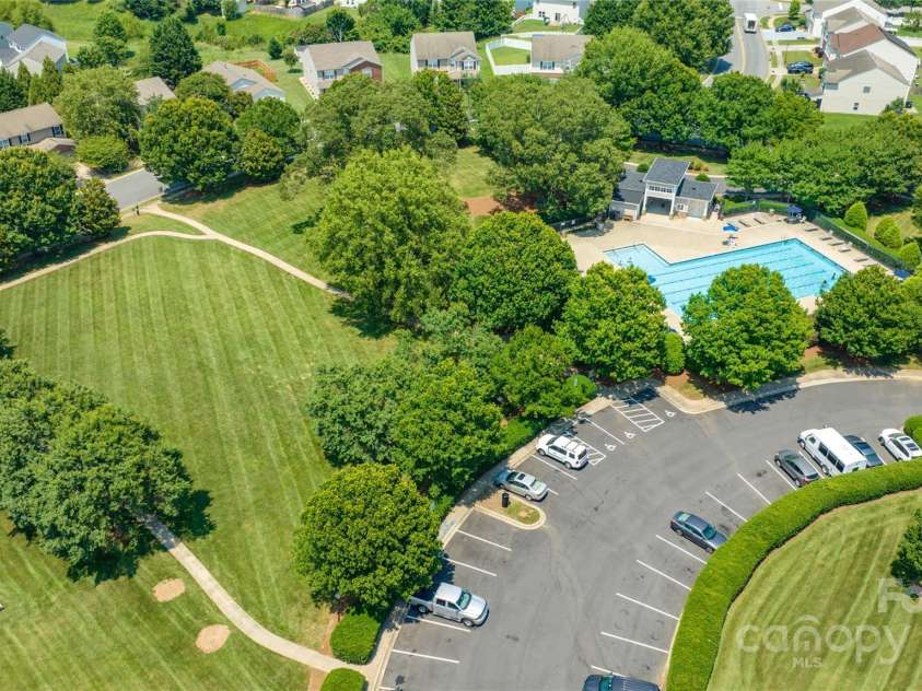 8618 Redding Glen Avenue, Charlotte, NC 28216.  MLS# CAR4276008, YatesRealty ID 26015. Community Amenities View 1