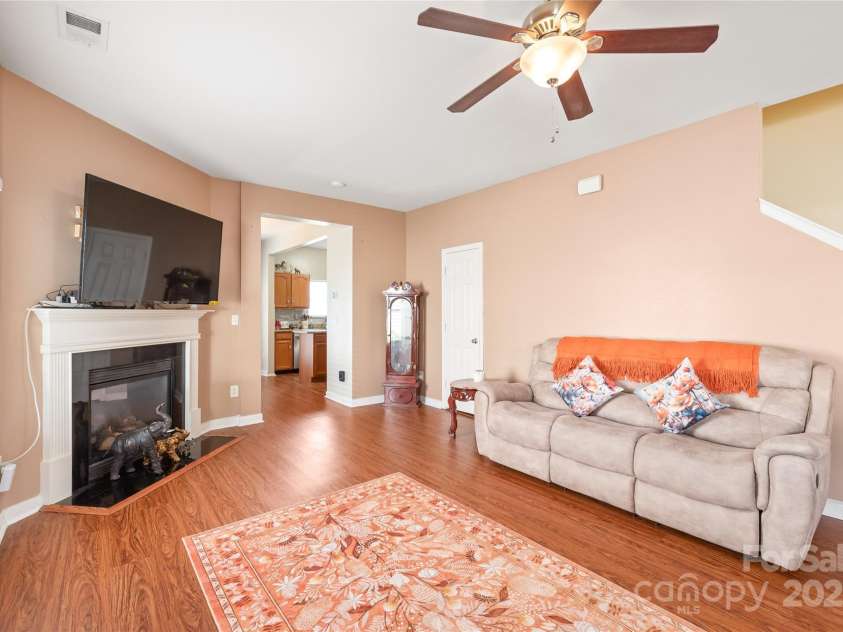 8618 Redding Glen Avenue, Charlotte, NC 28216.  MLS# CAR4276008, YatesRealty ID 26015. Living area View 1