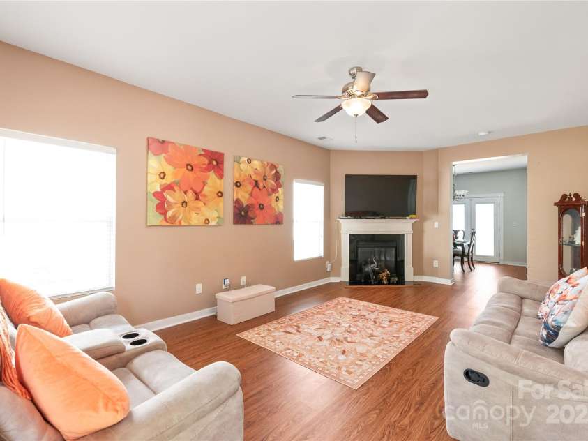 8618 Redding Glen Avenue, Charlotte, NC 28216.  MLS# CAR4276008, YatesRealty ID 26015. Living area View 2
