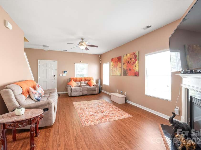 8618 Redding Glen Avenue, Charlotte, NC 28216.  MLS# CAR4276008, YatesRealty ID 26015. Living area View 3