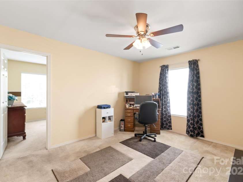 8618 Redding Glen Avenue, Charlotte, NC 28216.  MLS# CAR4276008, YatesRealty ID 26015. Loft