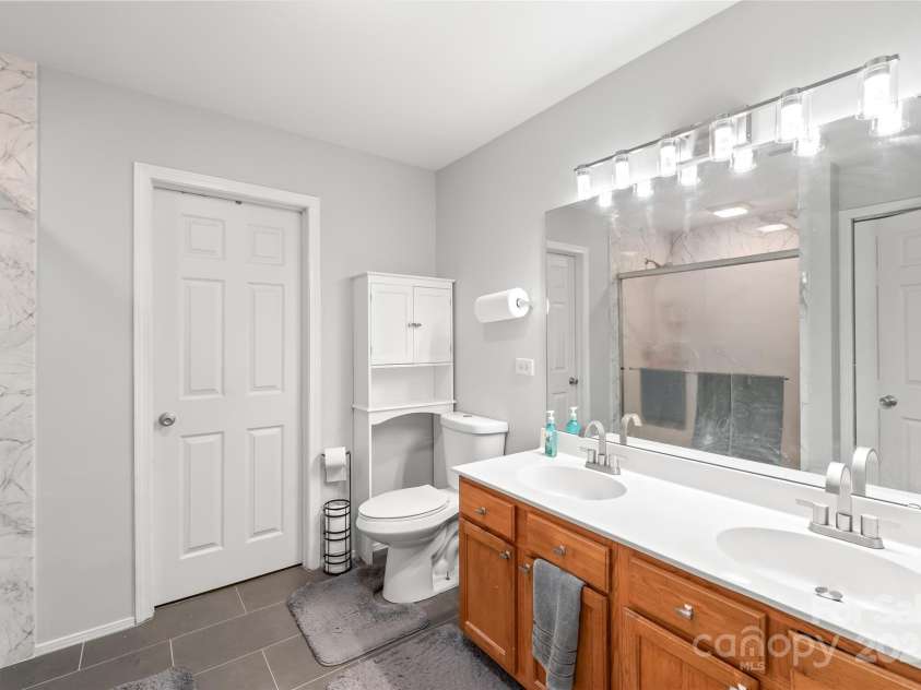 8618 Redding Glen Avenue, Charlotte, NC 28216.  MLS# CAR4276008, YatesRealty ID 26015. Primary Bath View 1