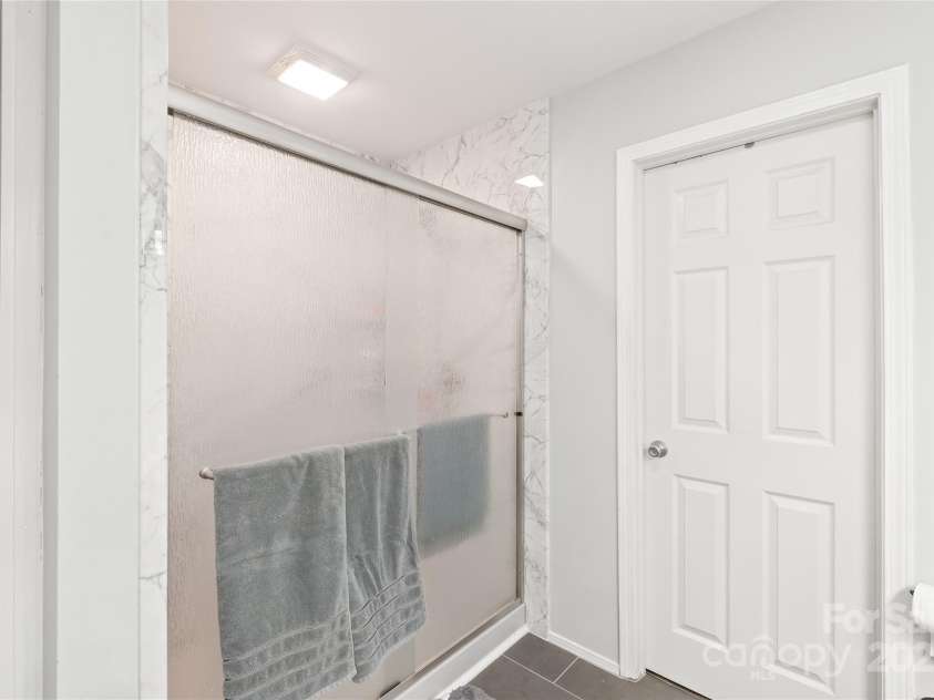 8618 Redding Glen Avenue, Charlotte, NC 28216.  MLS# CAR4276008, YatesRealty ID 26015. Primary Bath View 2