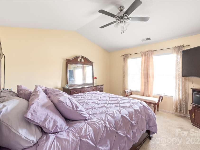 8618 Redding Glen Avenue, Charlotte, NC 28216.  MLS# CAR4276008, YatesRealty ID 26015. Primary Bedroom