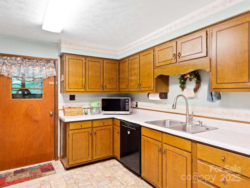 1400 Watershed Road, Mars Hill, NC 28754.  MLS# CAR4280588, YatesRealty ID 26016. 