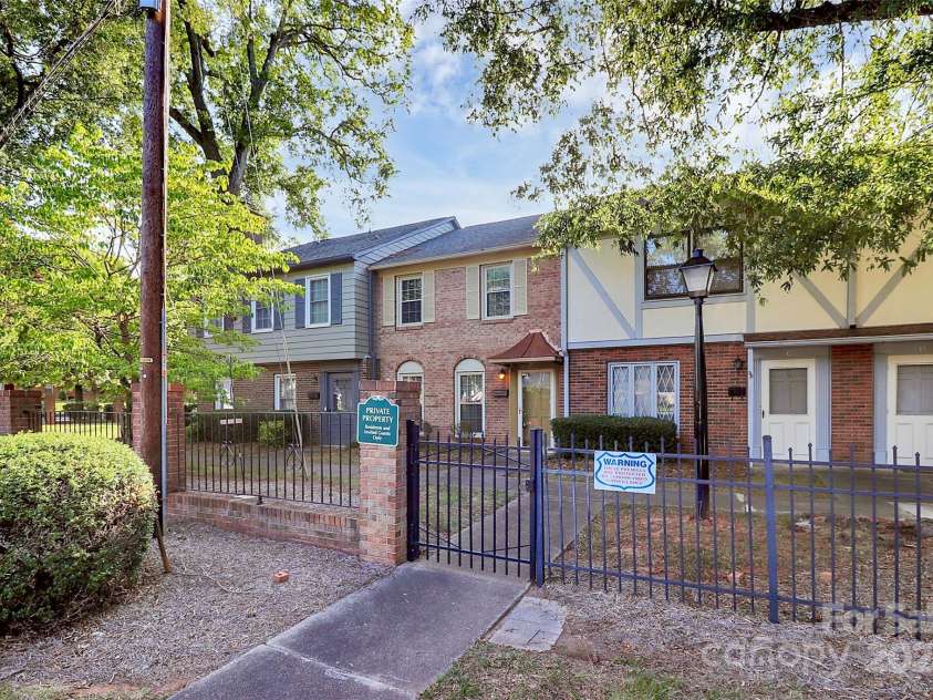 4500 Central Avenue, Charlotte, NC 28205.  MLS# CAR4278736, YatesRealty ID 26018. 