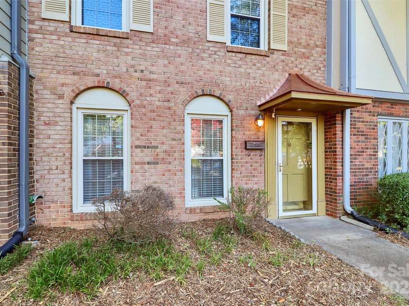 4500 Central Avenue, Charlotte, NC 28205.  MLS# CAR4278736, YatesRealty ID 26018. 