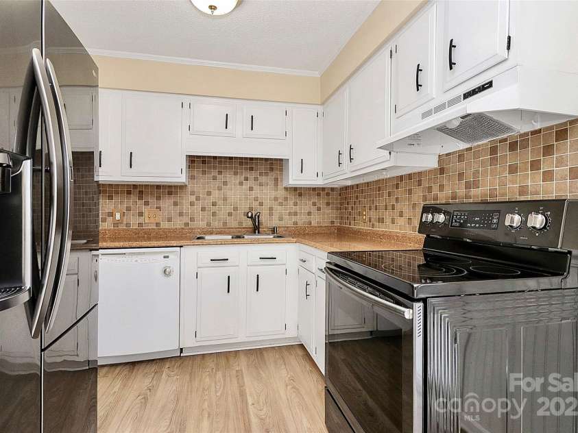 4500 Central Avenue, Charlotte, NC 28205.  MLS# CAR4278736, YatesRealty ID 26018. 