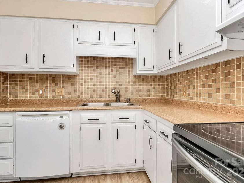 4500 Central Avenue, Charlotte, NC 28205.  MLS# CAR4278736, YatesRealty ID 26018. 